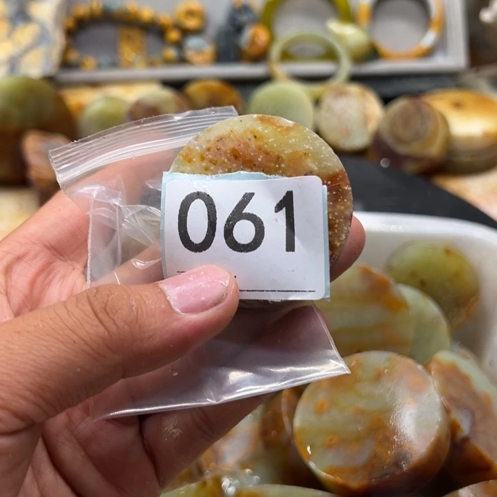 蛇纹石玉未镶嵌珠宝奇石柒*?