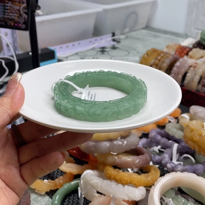 @****石英质玉未镶嵌手镯