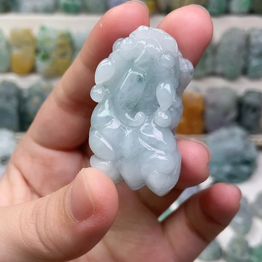 翡翠未镶嵌吊坠(赠链)口含珠