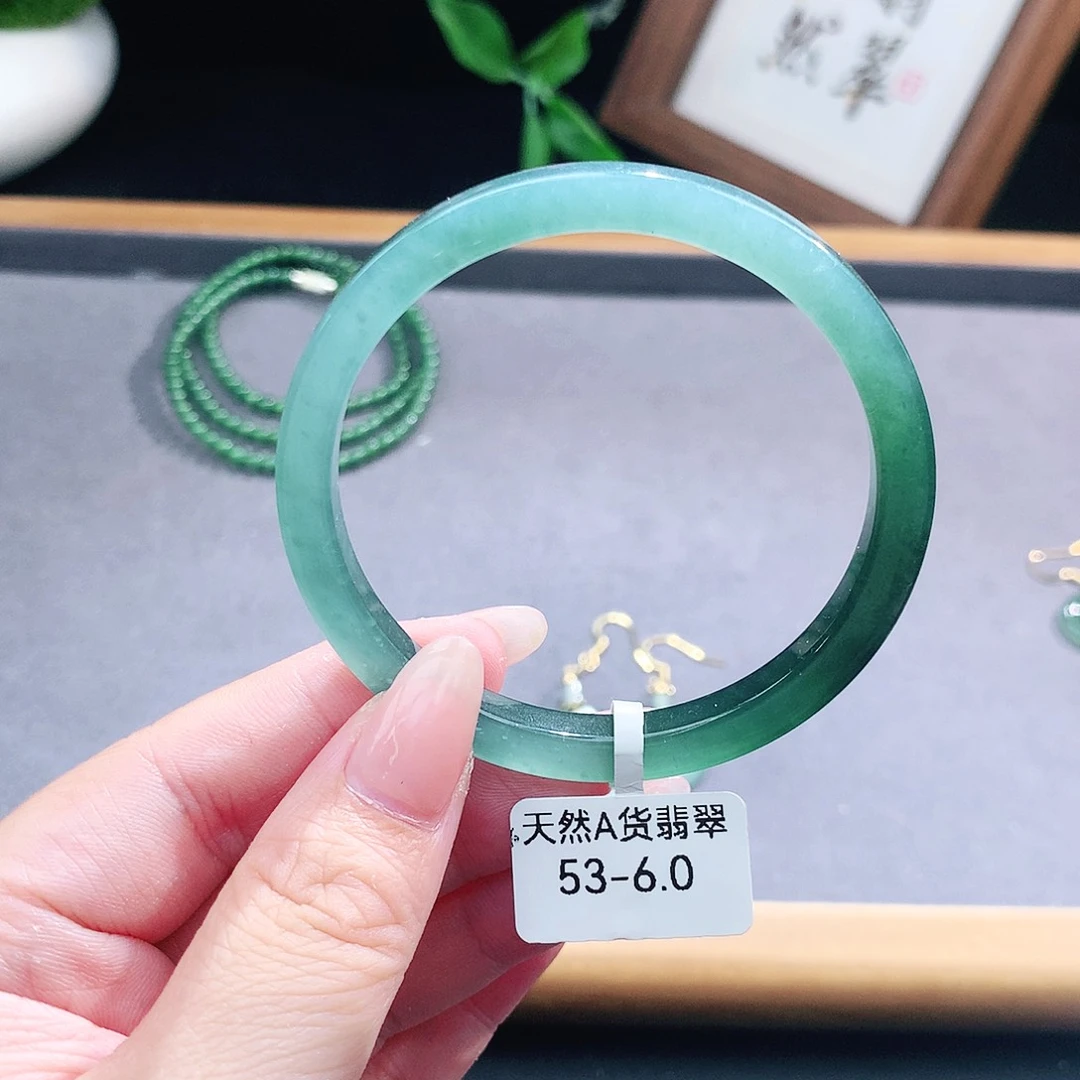翡翠手镯（圆镯）未镶嵌