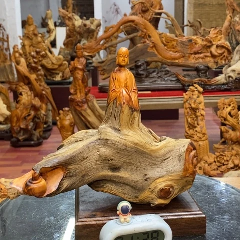 柏木辶****场太行崖柏根雕