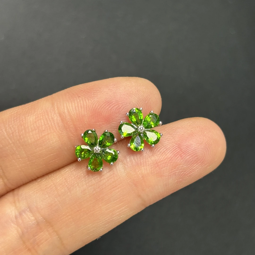 925银耳饰 925银镀金镶嵌3×4毫米透辉石耳钉花朵款翠绿色简约经典