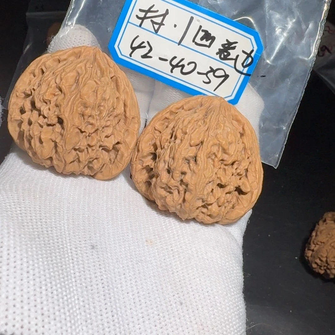 文玩核桃把件江**生35号村将有黄