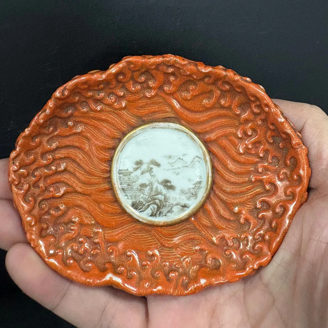 AK00104矾红地描金内墨彩山水纹雕刻海水江崖纹仿生瓷笔舔