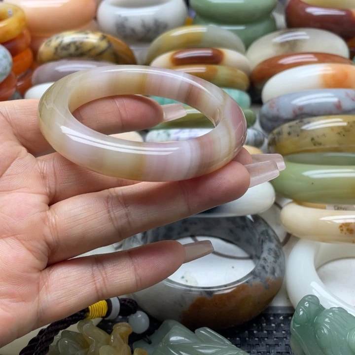 石英岩玉手镯未镶嵌