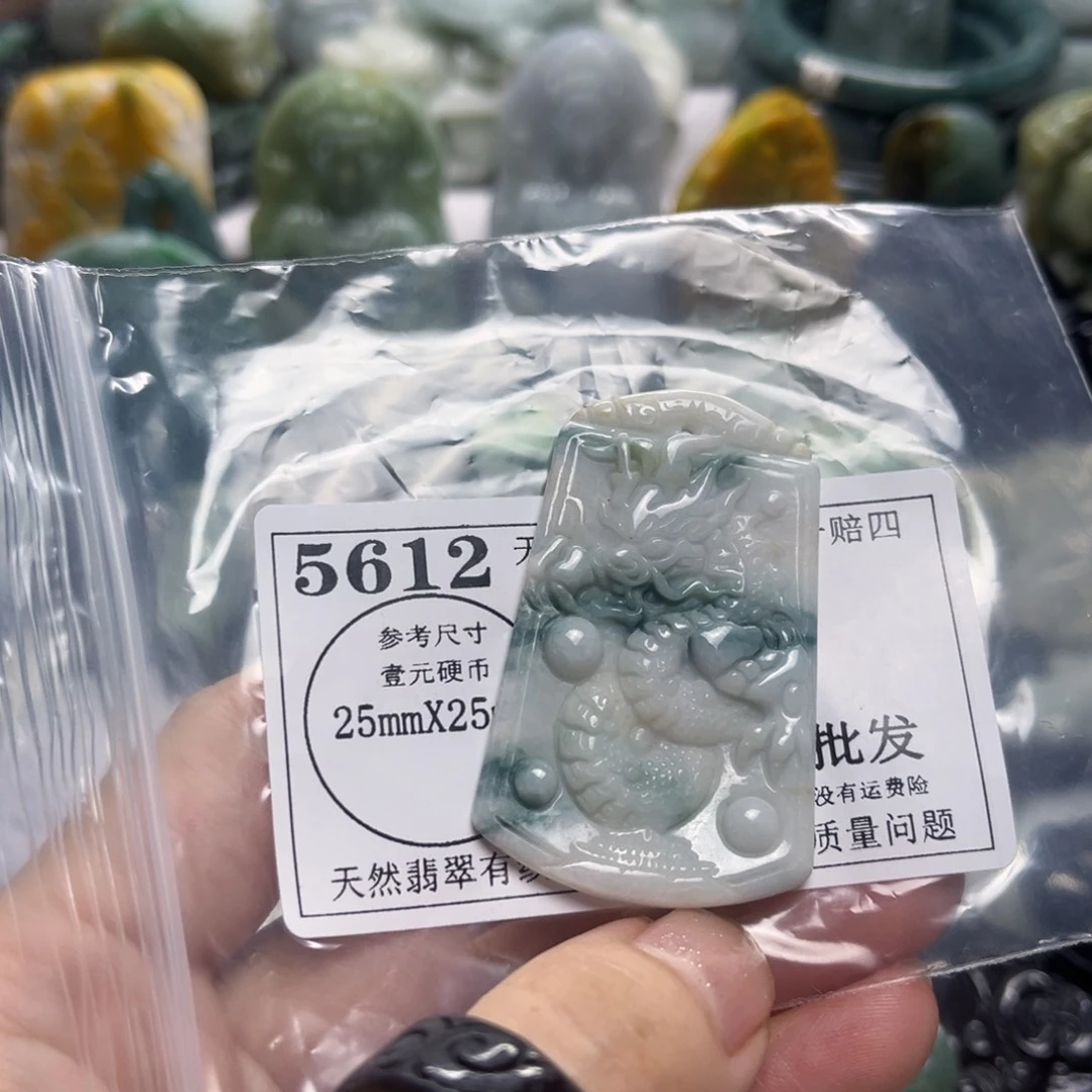 翡翠未镶嵌颈饰5612瑕疵