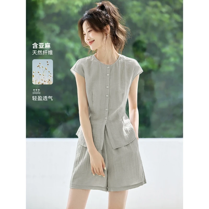 松弛感时尚亚麻两件套装女夏季2025新款透气轻盈上衣复古休闲短裤