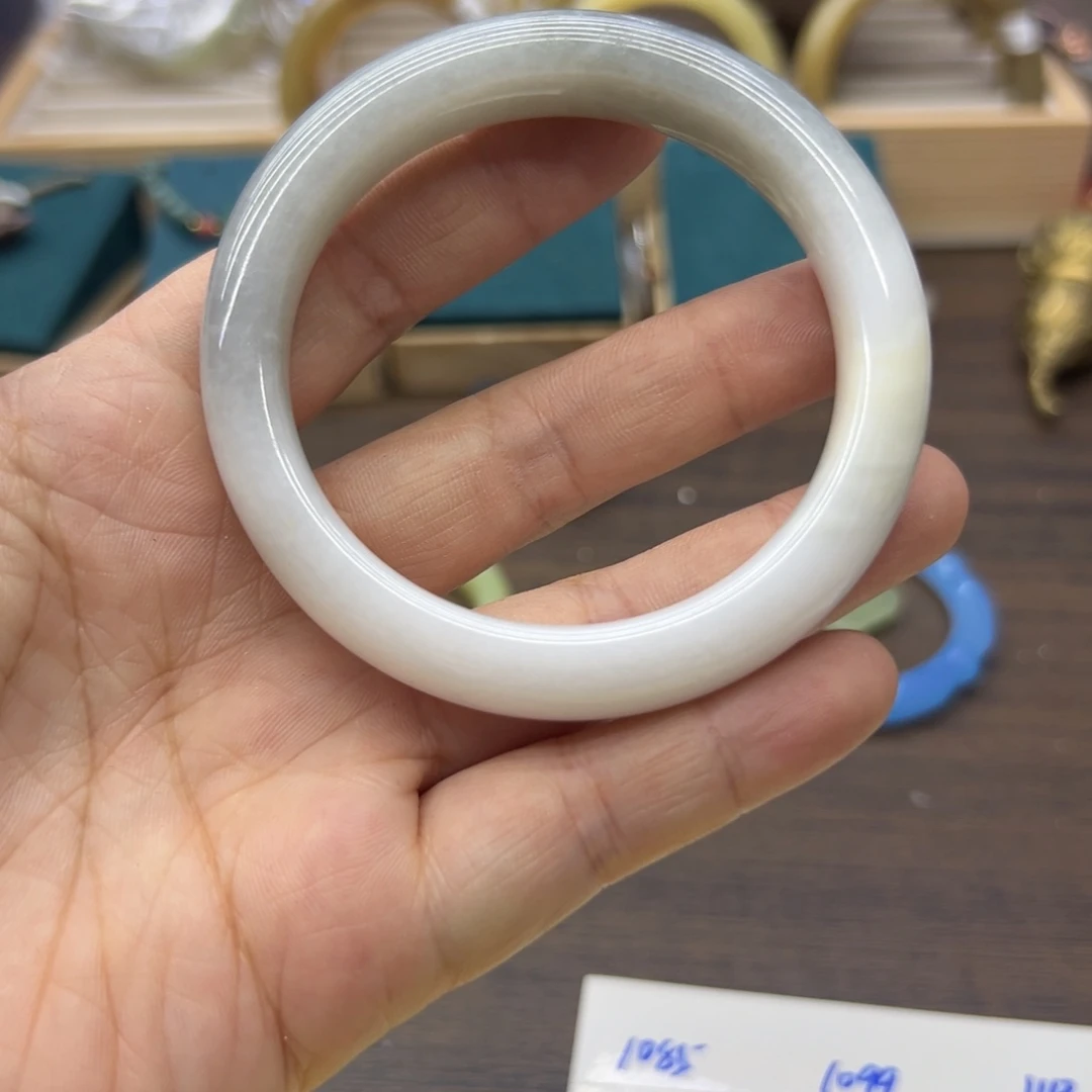 和田玉未镶嵌手镯58.1圈围1065瑕