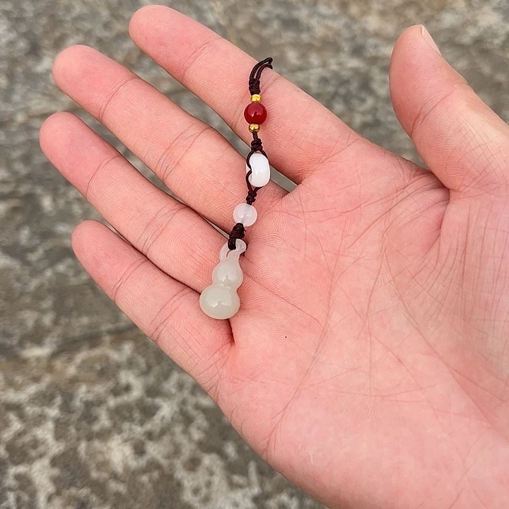 颈饰未镶嵌和田玉（糖玉）
