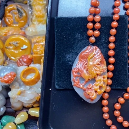 石英质玉（黄龙玉）未镶嵌颈饰