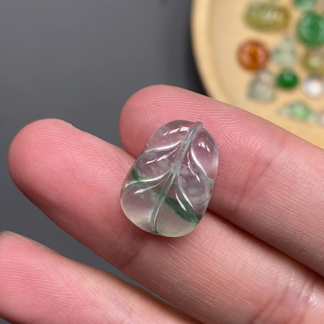 翡翠未镶嵌挂件芭蕉叶