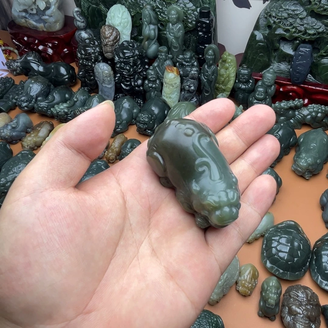 和田玉未镶嵌把件