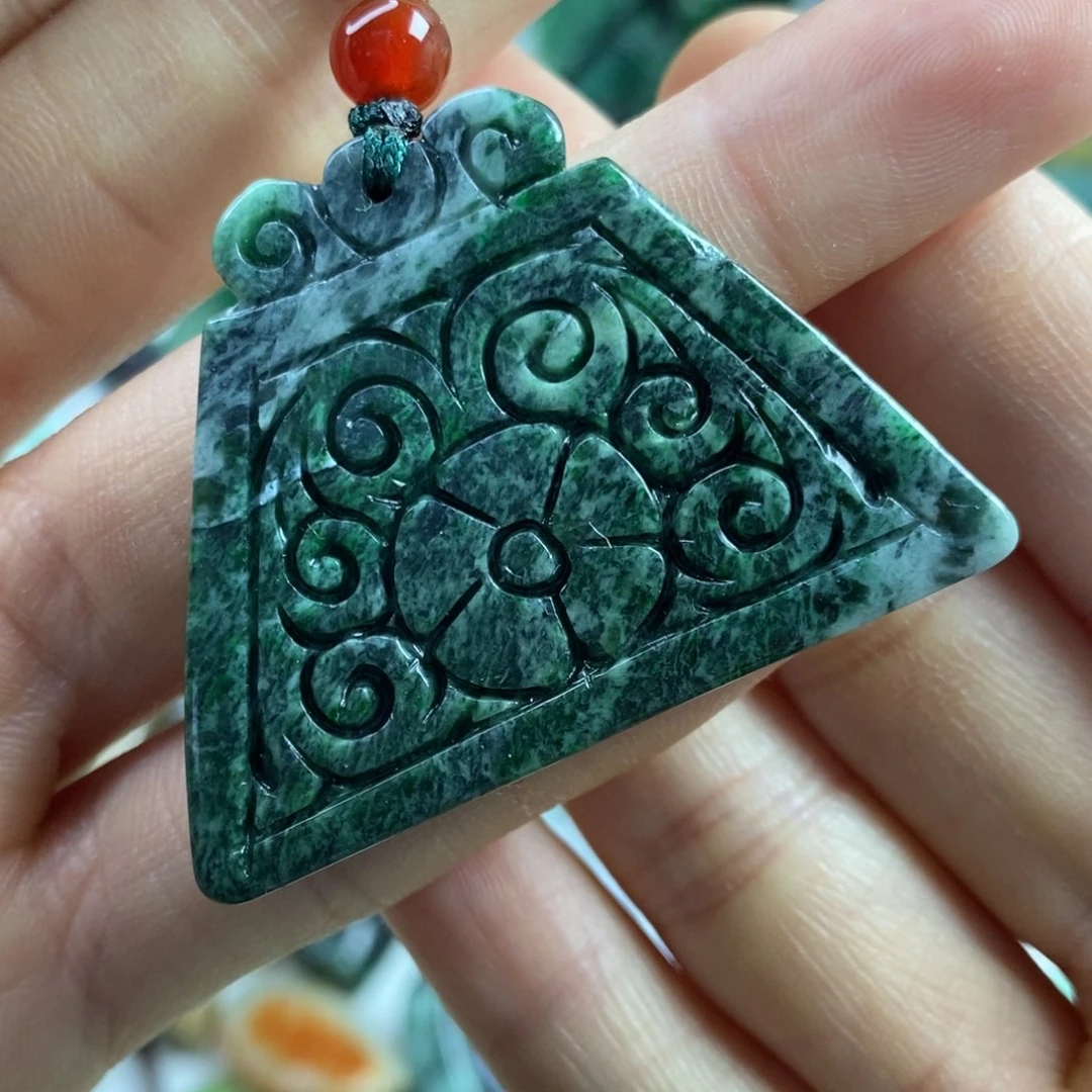 翡翠颈饰未镶嵌吊坠