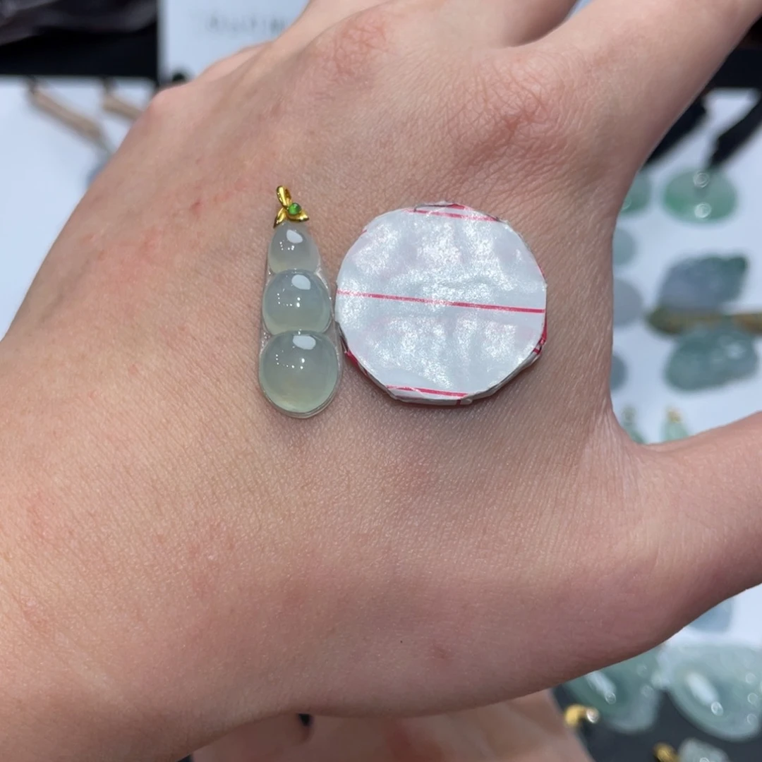 翡翠颈饰18K金镶嵌多样性