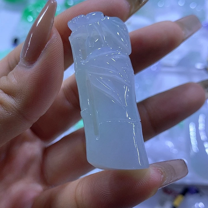 翡翠未镶嵌颈饰天然翡翠A货吊坠