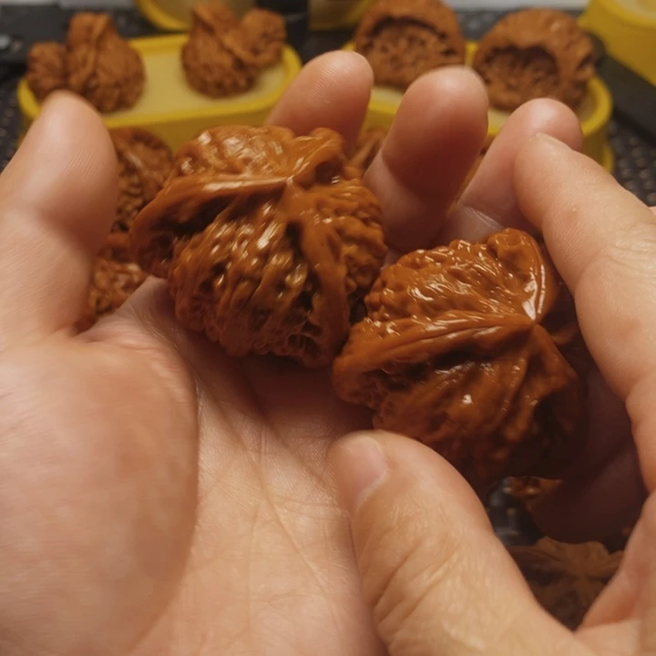 文玩核桃把件踏**痕工艺