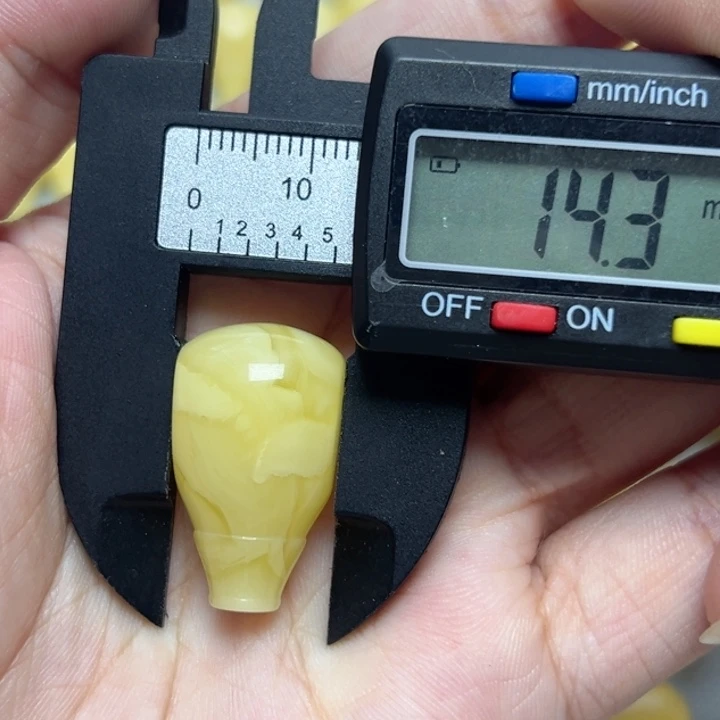 琥珀未镶嵌裸石三通