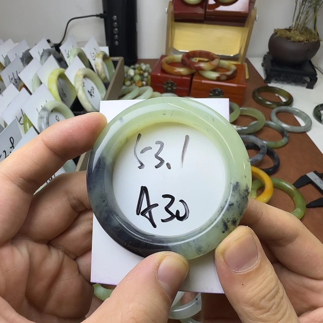 蛇纹石玉未镶嵌手镯