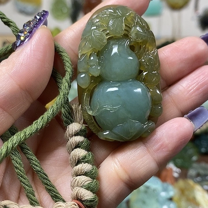 蛇纹石玉吊坠未镶嵌