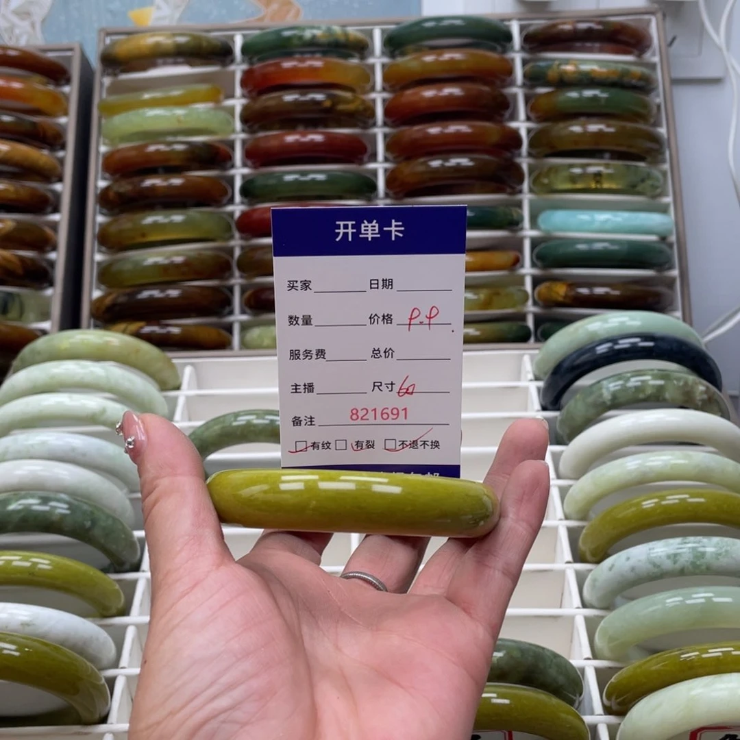 蛇纹石玉未镶嵌手镯讲**点