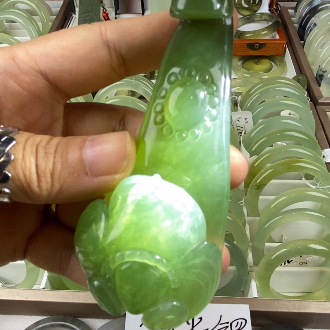 蛇纹石玉未镶嵌如意手把件