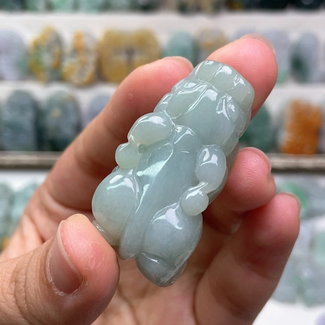 翡翠未镶嵌吊坠(赠链)