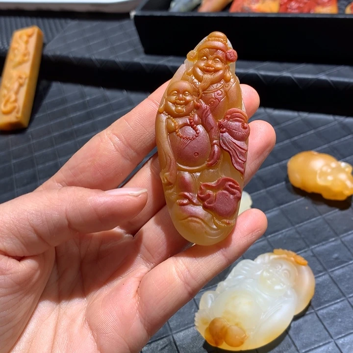石英质玉（黄龙玉）未镶嵌颈饰