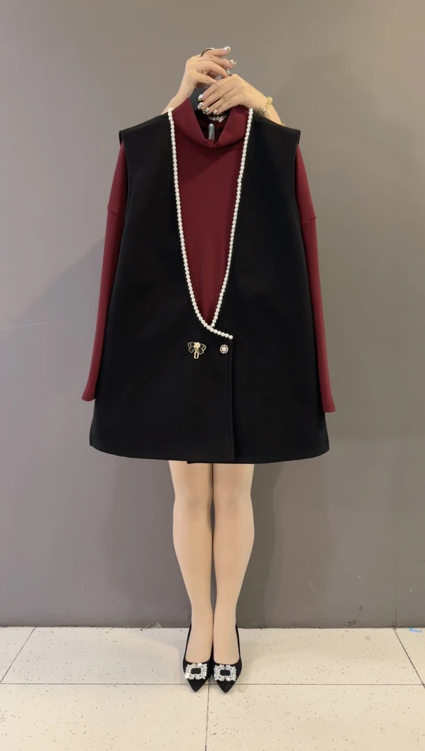 2025西装马甲范叠穿两侧开叉小香风珍珠马夹高领打底衫两件套