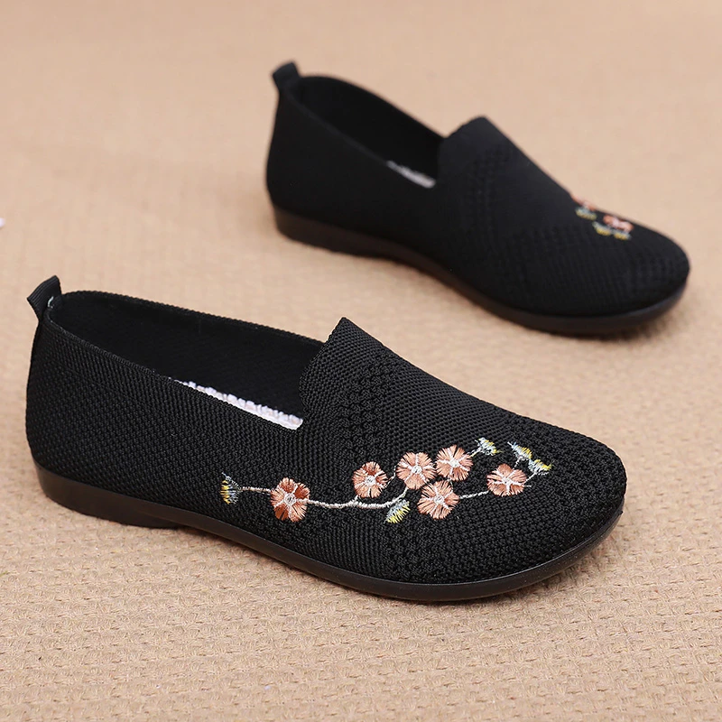 春夏季新款妈妈鞋软底防滑透气平底女鞋绣花鞋中老年懒人鞋休闲鞋