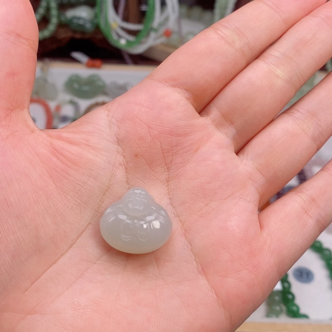 S***y和田玉未镶嵌颈饰