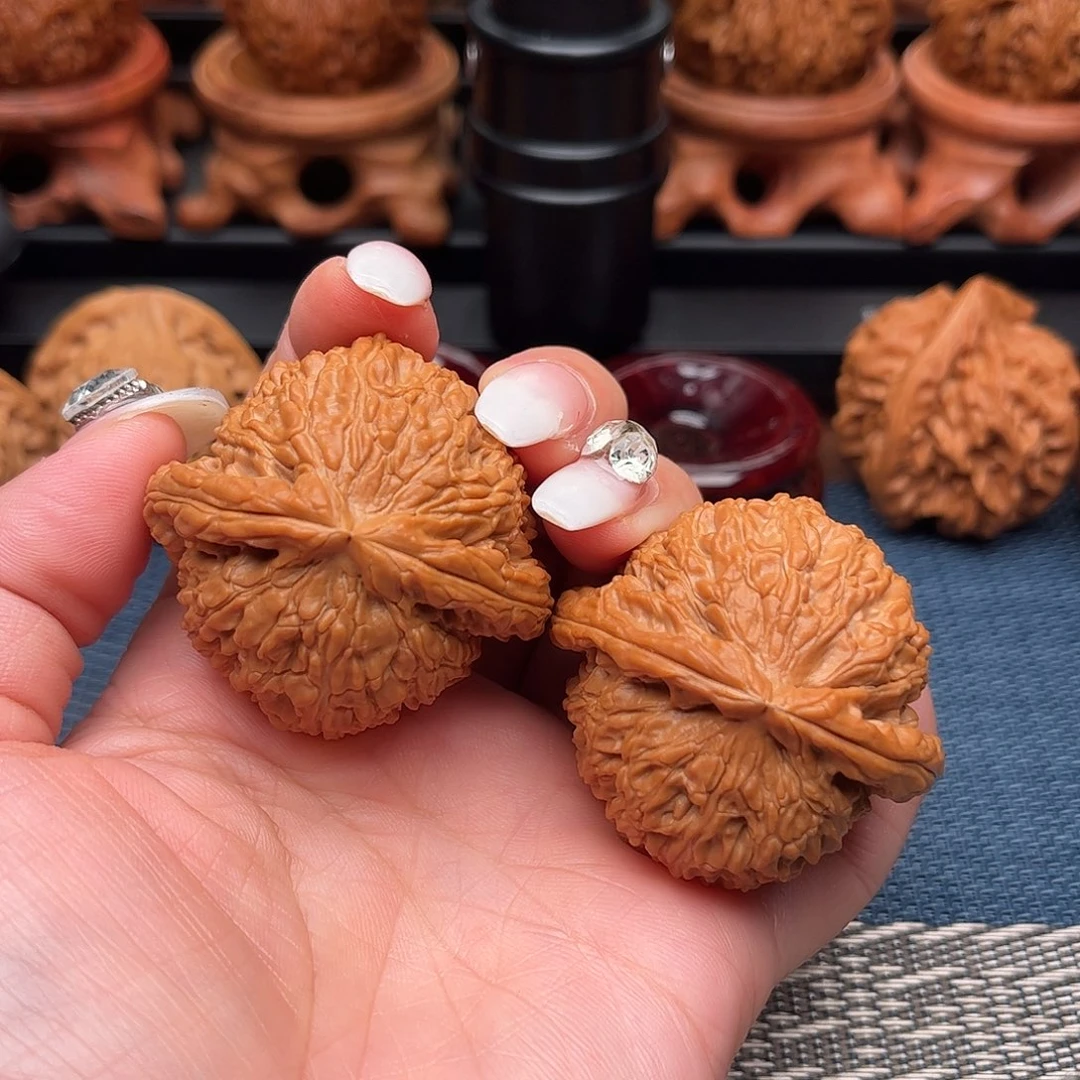 文玩核桃把件平**生白狮子42