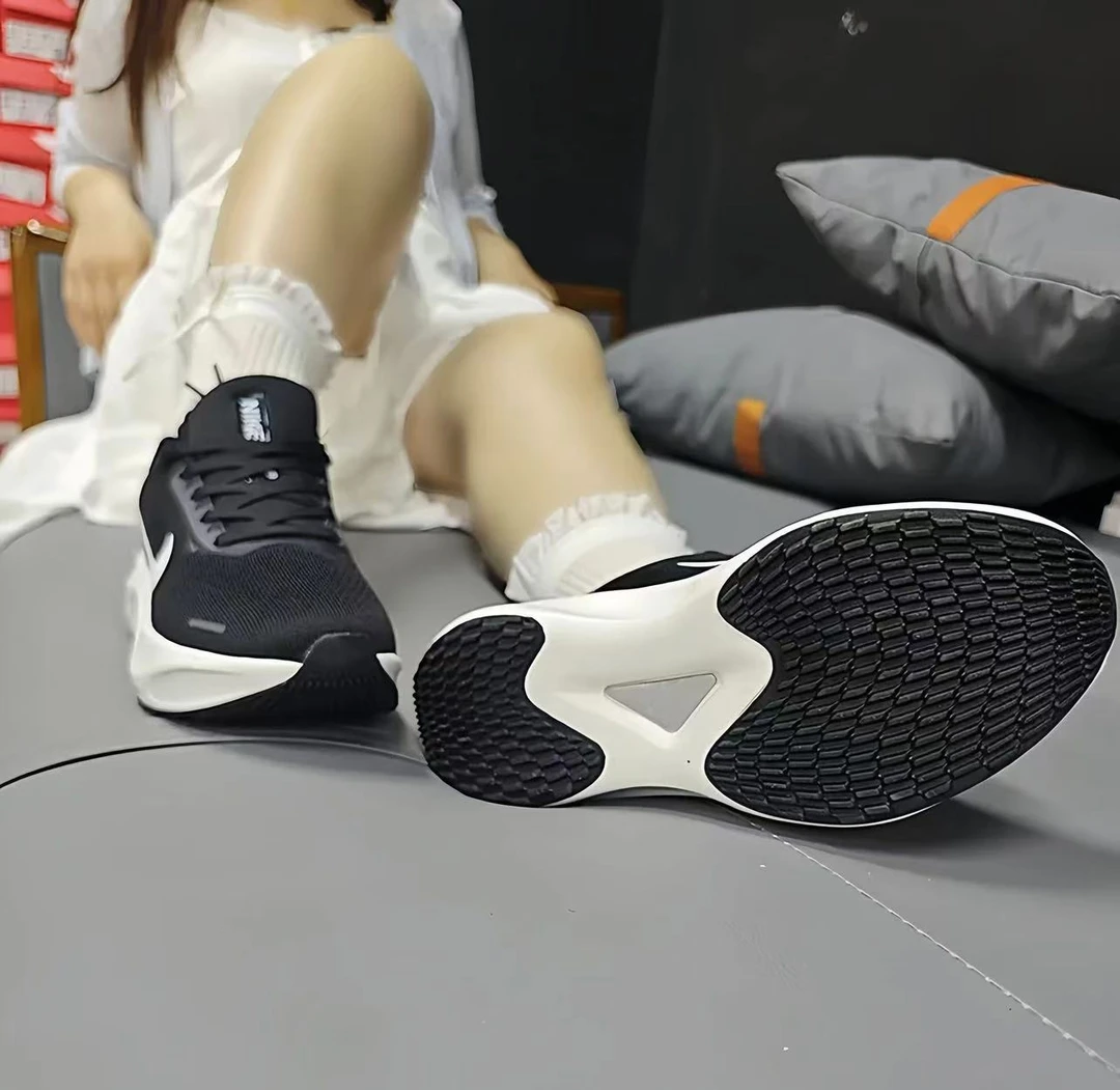 【现货】断码运动鞋男女情侣鞋子轻透气防滑鞋-Q赠送袜子