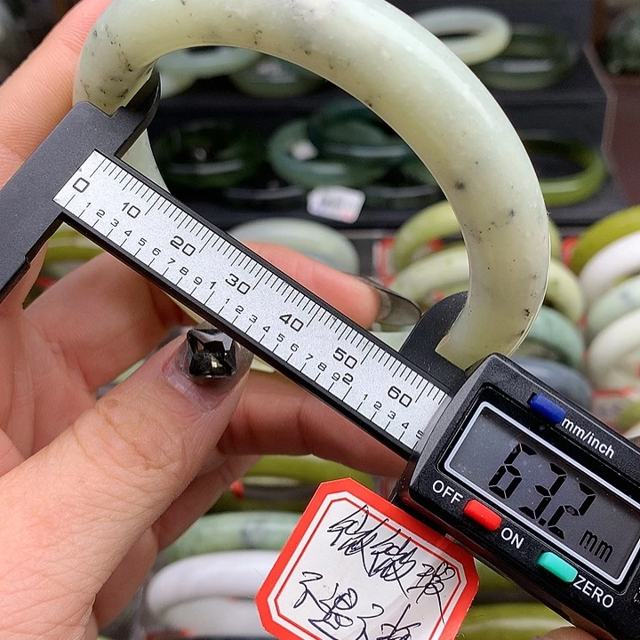 蛇纹石玉手镯未镶嵌323