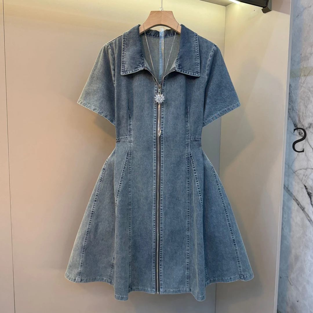 2025新款欧洲站翻领拉链收腰A摆小众设计大码显瘦牛仔连衣裙6036