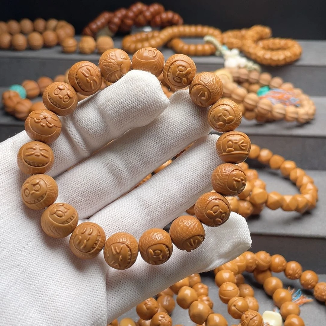 猴头核桃吊坠拉布布