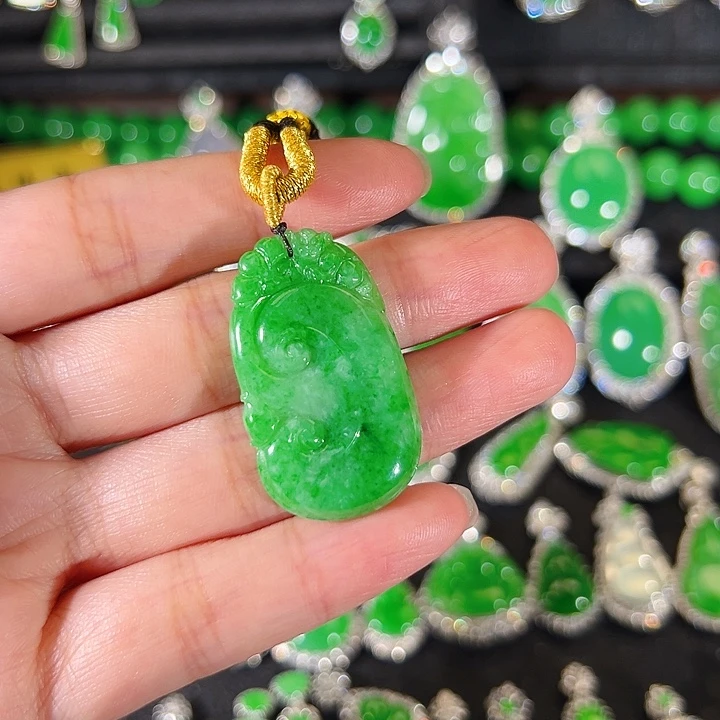 翡翠未镶嵌颈饰吊坠
