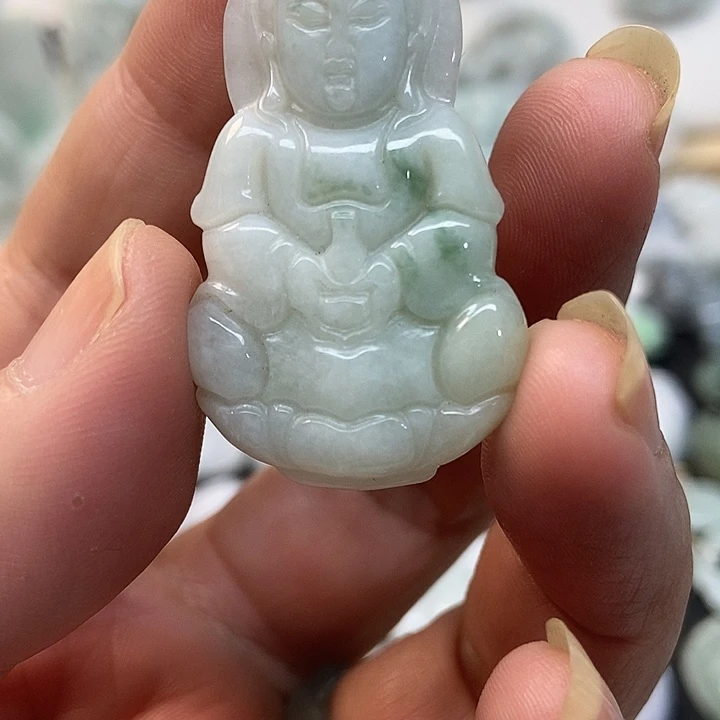 翡翠未镶嵌颈饰观音