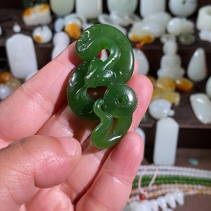 莲***藕颈饰未镶嵌和田玉（碧玉）