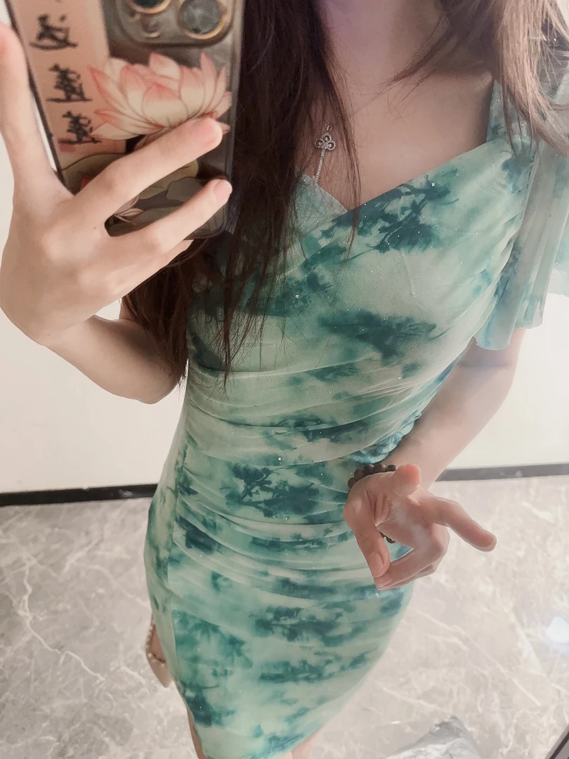 6922新款V领连衣裙高弹力褶皱设计遮肚包臀裙女高贵轻奢气质裙子