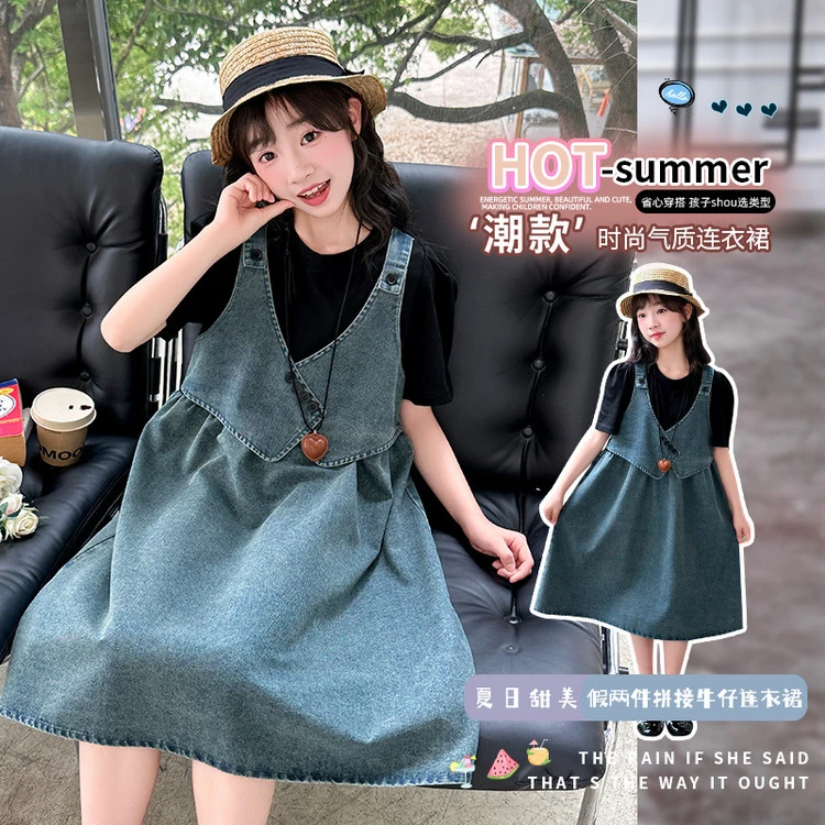 新款多色潮款洋气恤是跟牛仔连接一起的，假两件拼接牛仔连衣裙，