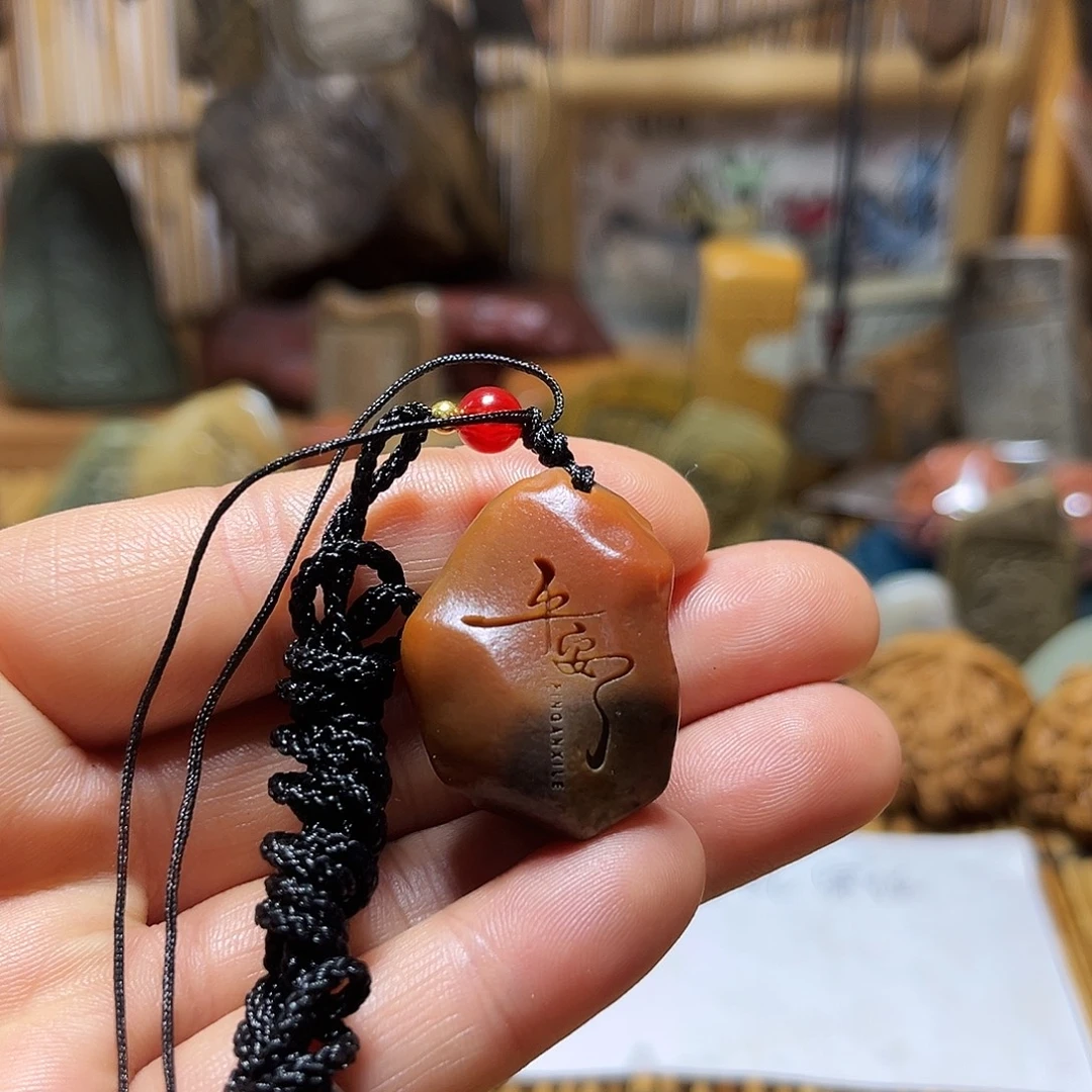 新疆原石手把件，脖挂