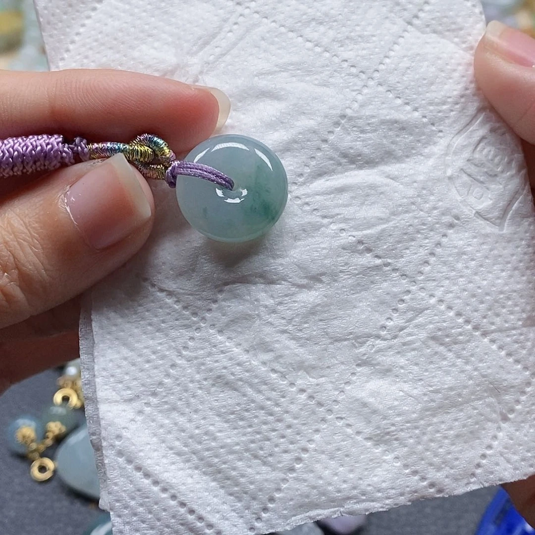 翡翠颈饰未镶嵌闪