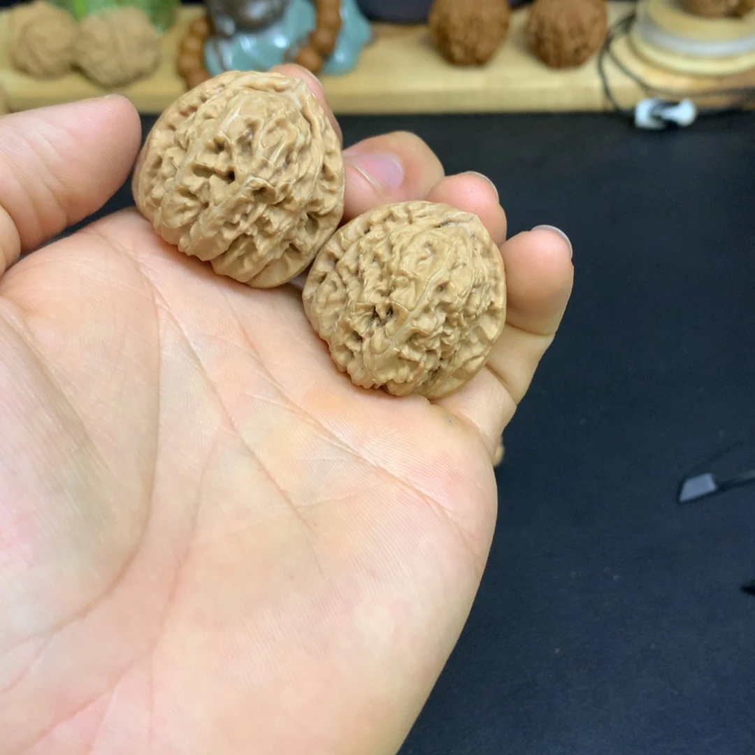 文玩核桃把件35三角白