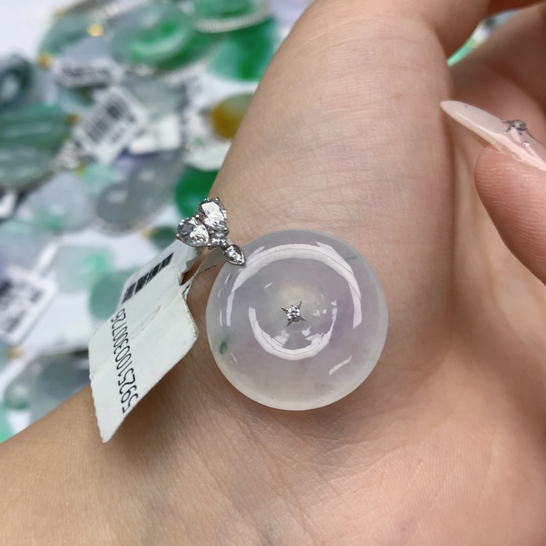 颈饰18K金镶嵌翡翠