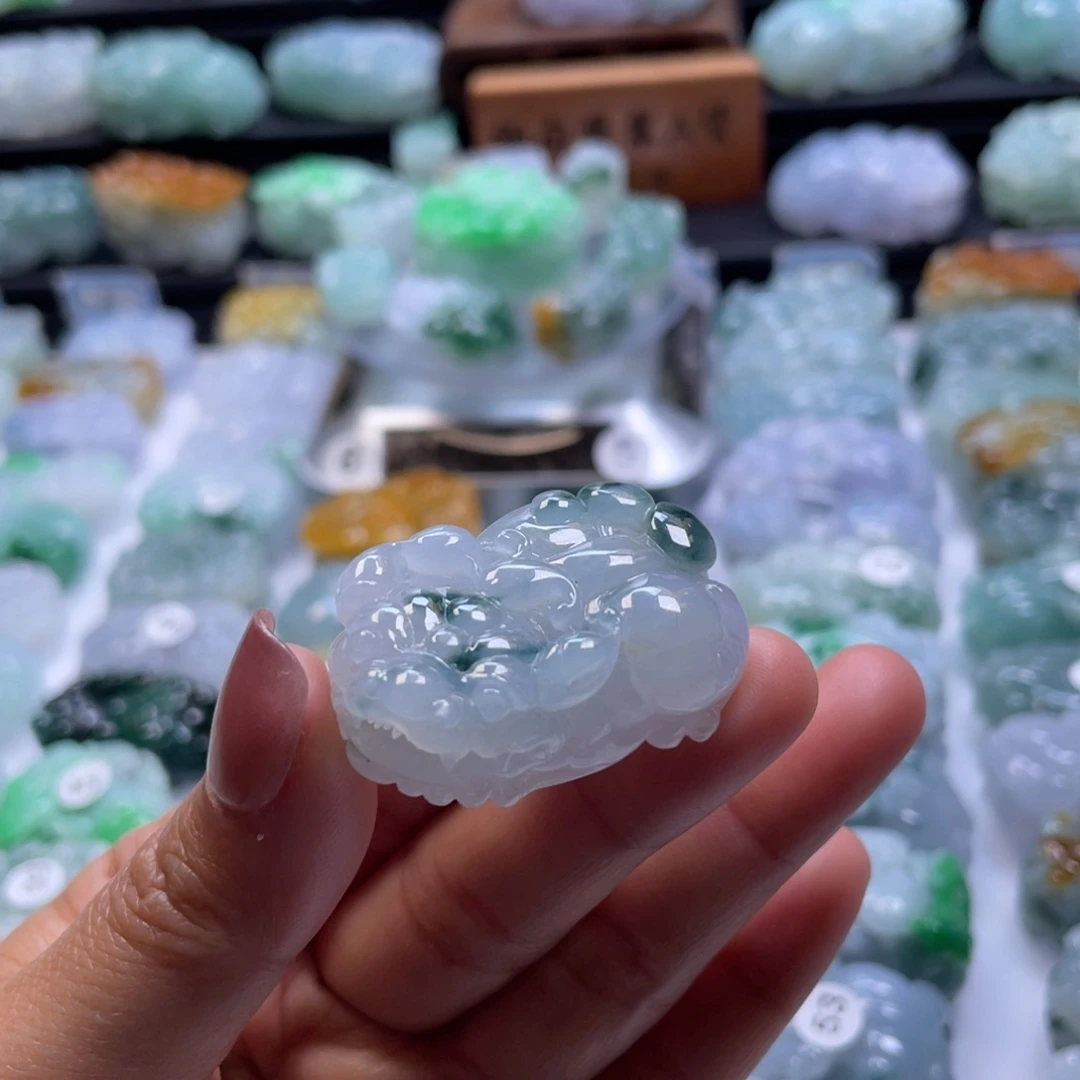 翡翠颈饰未镶嵌貔貅