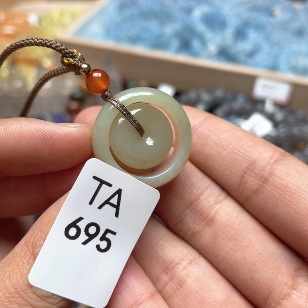 和田玉吊坠未镶嵌