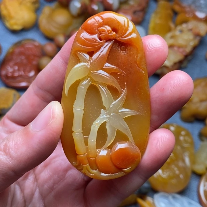 石英质玉（黄龙玉）合金颈饰