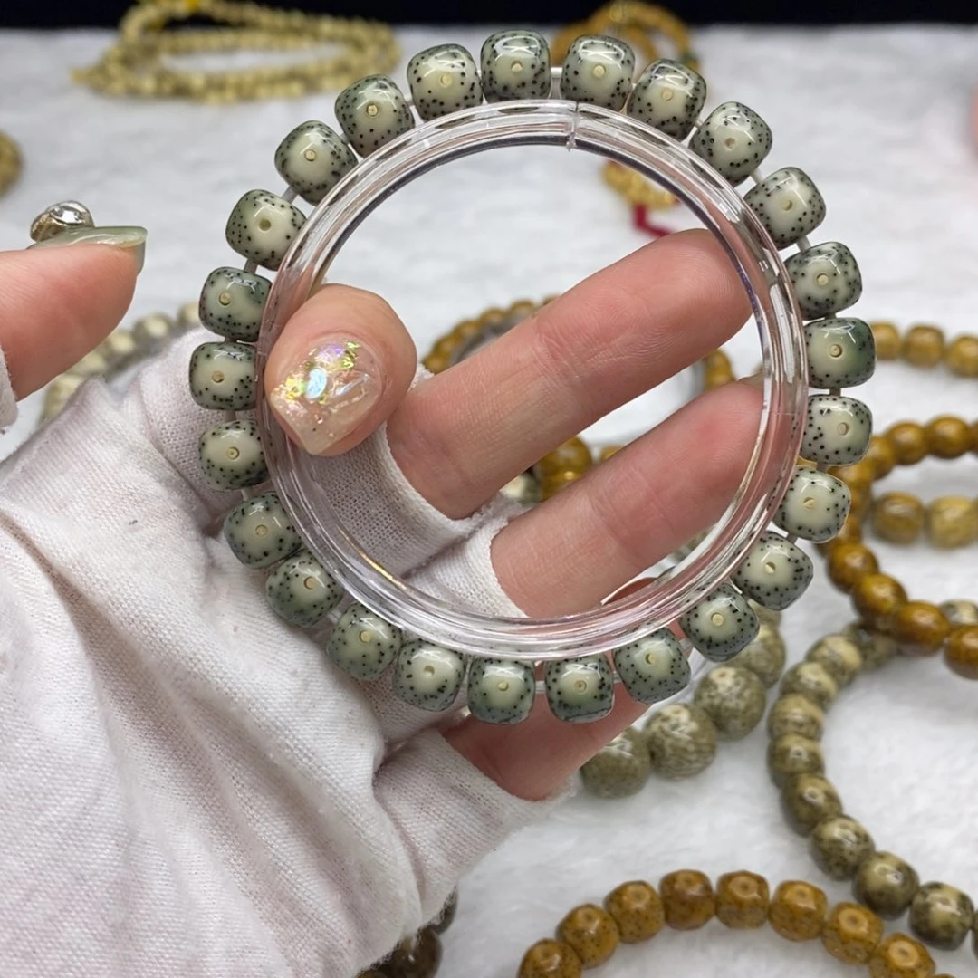 星月菩提手串9×8绿包白