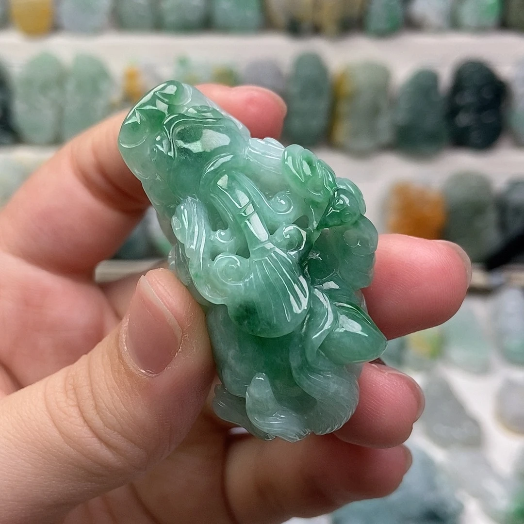 翡翠未镶嵌吊坠(赠链)口含珠