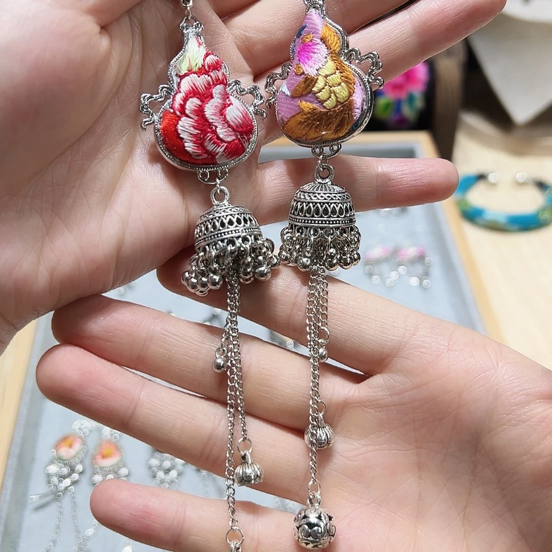 巧***”织绣手工刺绣葫芦双面耳环